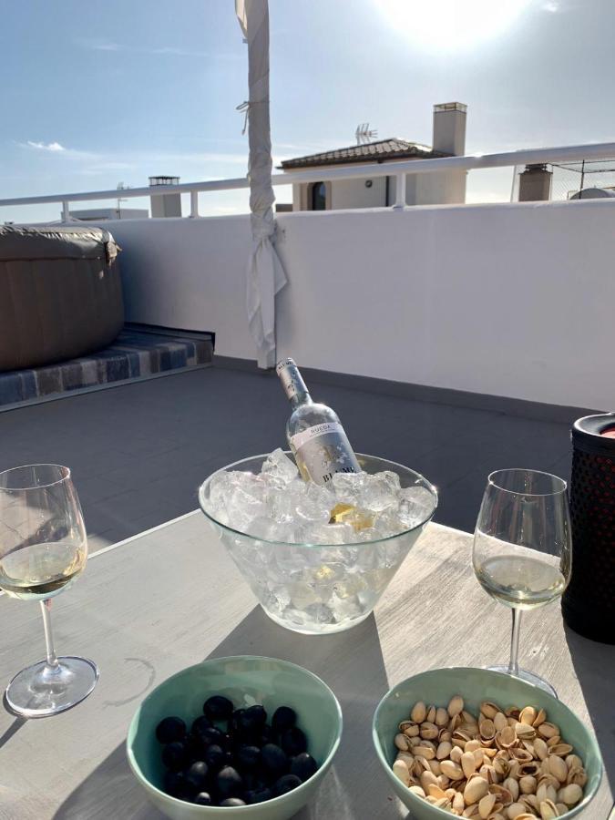 Sonne & Meerblick Aus 40 Grad Heissem Whirlpool Geniessen - Zentral Am Hafen Und Dennoch Ruhig كالا راتخاذا المظهر الخارجي الصورة